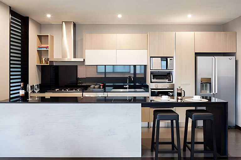 ATTIK 401 - Top of the Top Duplex Residence